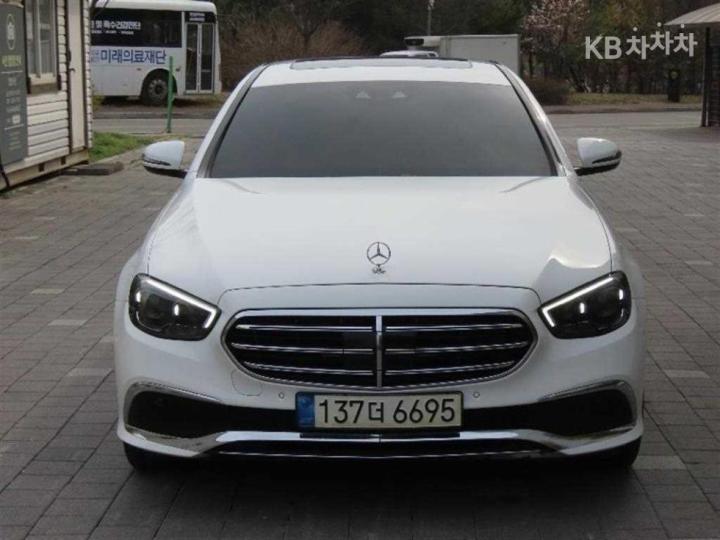 Mercedes-Benz E-Class W213 E250 Exclusive 2