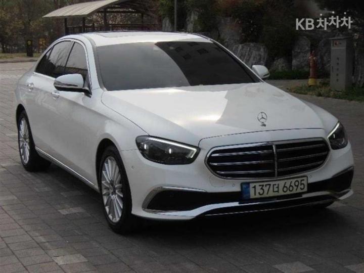 Mercedes-Benz E-Class W213 E250 Exclusive 3