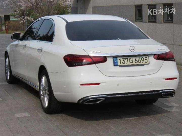 Mercedes-Benz E-Class W213 E250 Exclusive 5