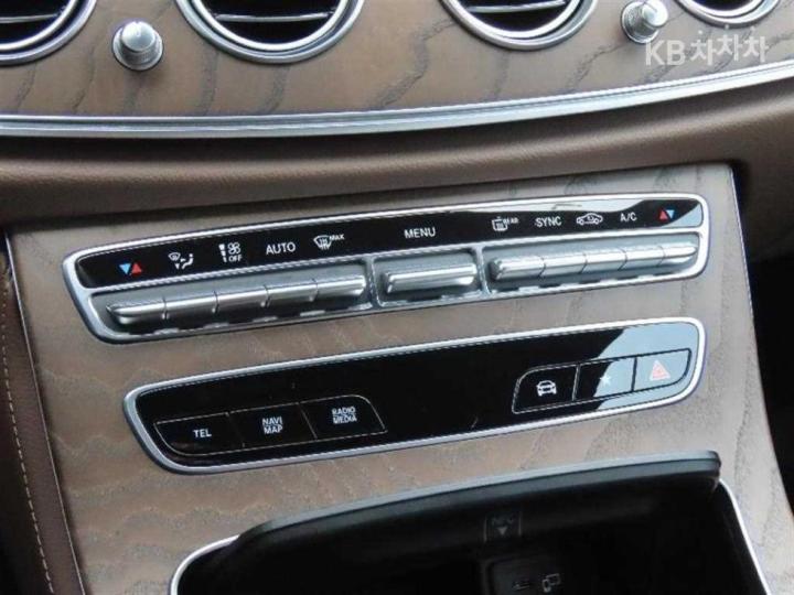 Mercedes-Benz E-Class W213 E250 Exclusive 8