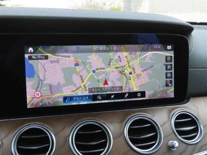 Mercedes-Benz E-Class W213 E250 Exclusive 9