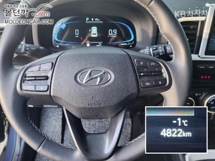 Hyundai Venue Gasoline 1.6 FLUX 6