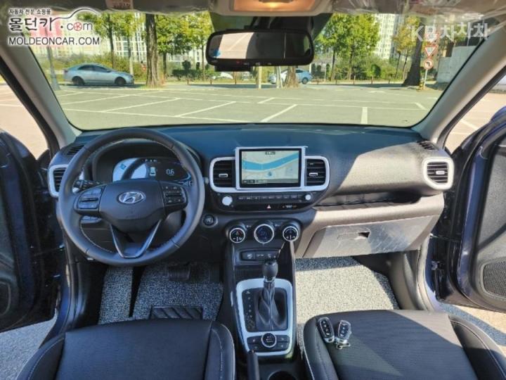 Hyundai Venue Gasoline 1.6 FLUX 9