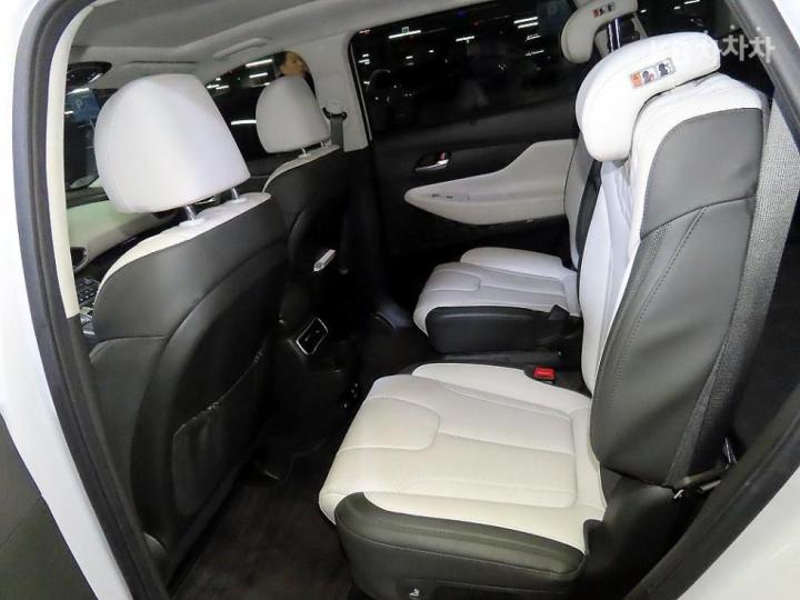 Hyundai Santa Fe TM Hybrid 1.6 HEV 2WD Calligraphy 8