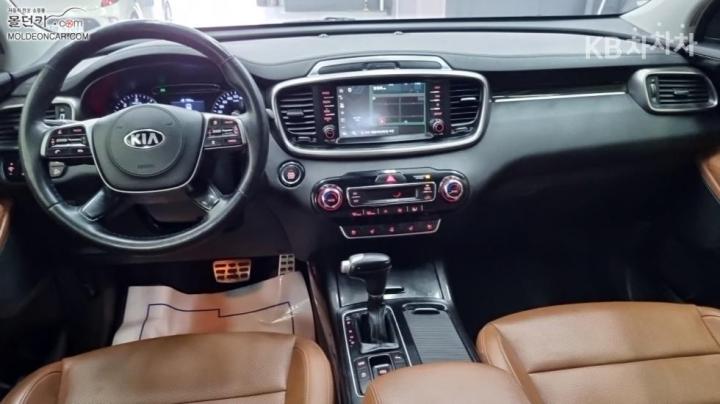 Kia Sorento 2.0 Diesel 2WD Master 8
