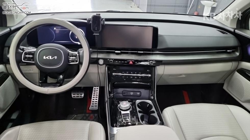 2023 - kia carnival