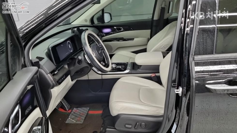 2023 - kia carnival