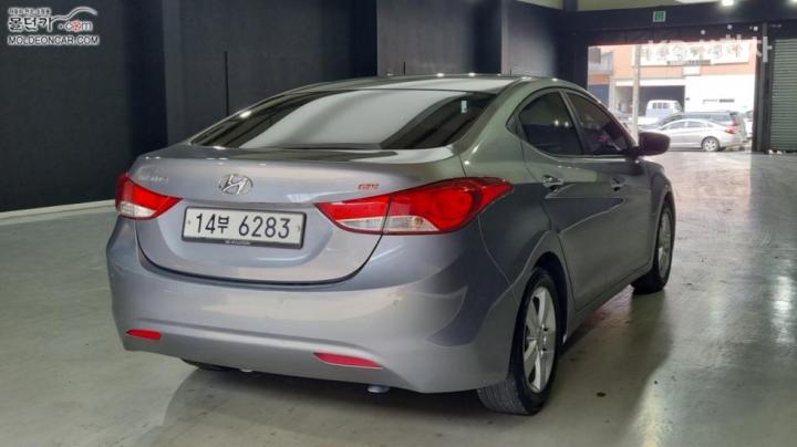 Hyundai Avante MD M16 GDI Modern 3