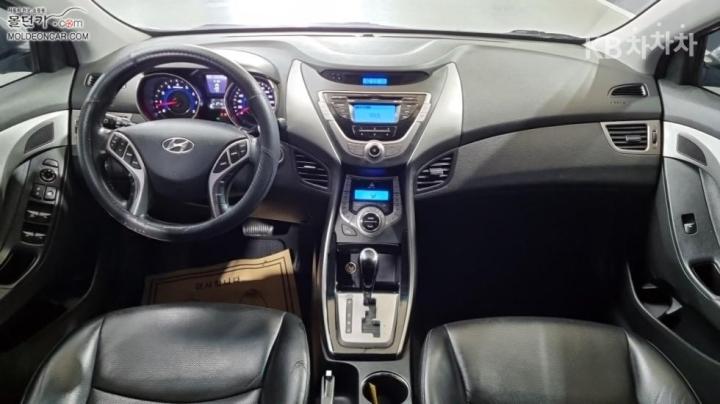 Hyundai Avante MD M16 GDI Modern 8