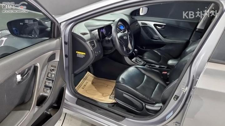 Hyundai Avante MD M16 GDI Modern 10