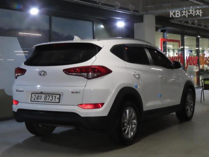 Hyundai Tucson Diesel e-VGT UⅡ 1.7 2WD Modern 5