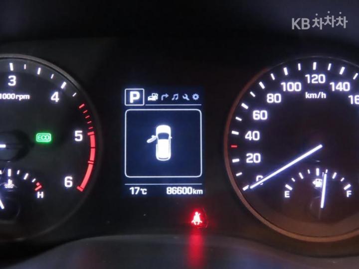 Hyundai Tucson Diesel e-VGT UⅡ 1.7 2WD Modern 8