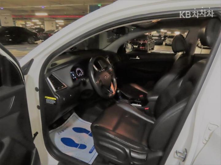 Hyundai Tucson Diesel e-VGT UⅡ 1.7 2WD Modern 9