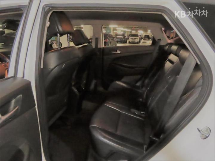 Hyundai Tucson Diesel e-VGT UⅡ 1.7 2WD Modern 10