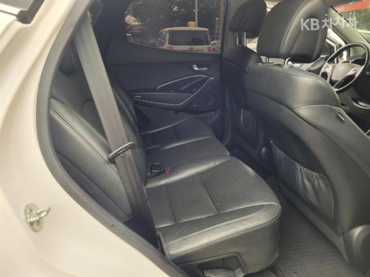 Hyundai Santa Fe DM R2.0 2WD EXCLUSIVE Base Type 10