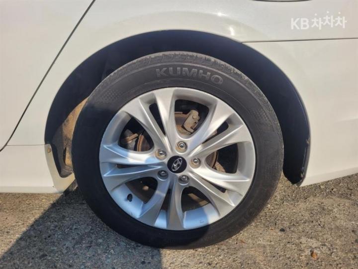 Hyundai Sonata YF LPi Premier 7