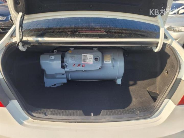 Hyundai Sonata YF LPi Premier 8