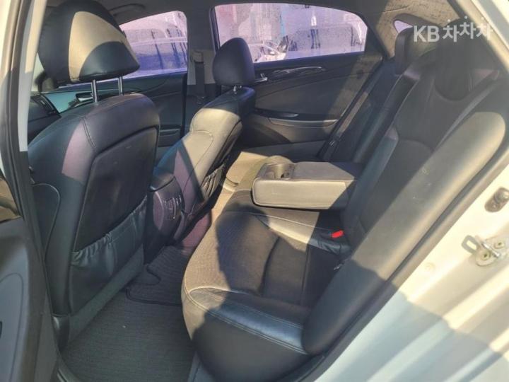 Hyundai Sonata YF LPi Premier 9