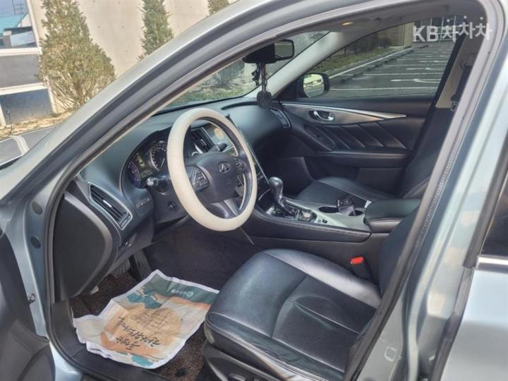 Infiniti Q50 2.2d Premium 10