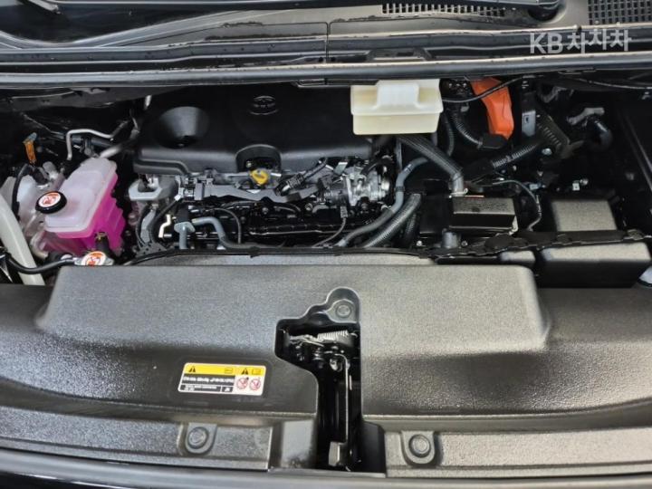 Toyota Alphard AH30 2.5 HEV AWD Base Type 7