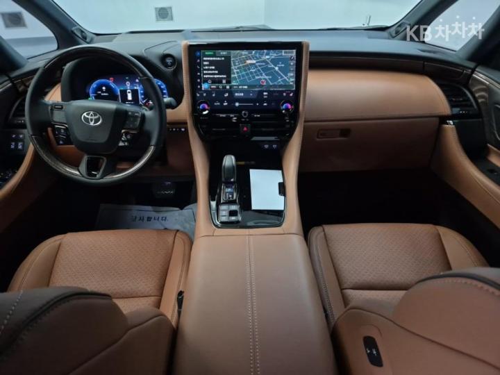 Toyota Alphard AH30 2.5 HEV AWD Base Type 8