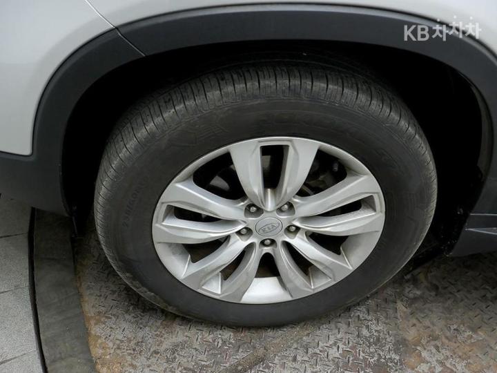 Kia Sorento R Diesel 2.2 2WD LIMITED Premium 9