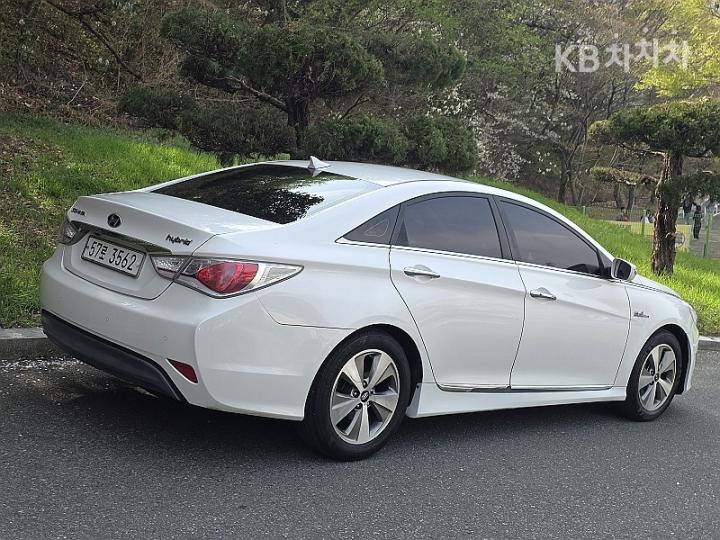 Hyundai Sonata Hybrid 2.0 Premier 4