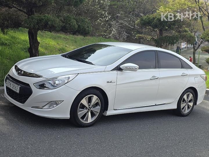 Hyundai Sonata Hybrid 2.0 Premier 8