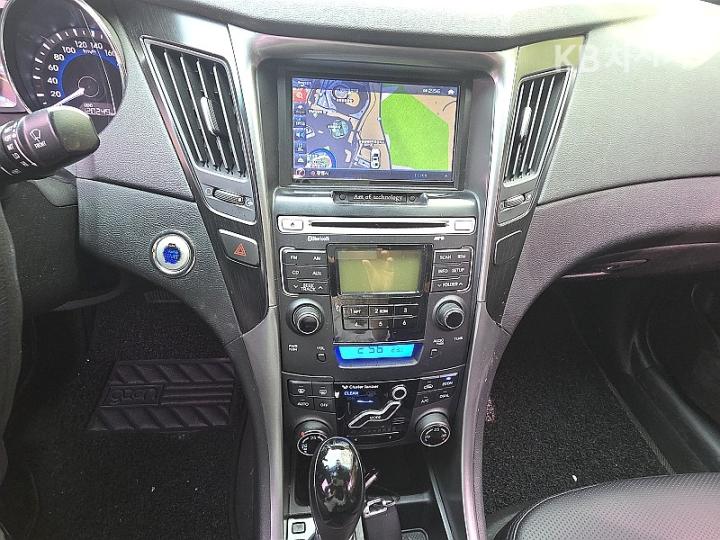 Hyundai Sonata Hybrid 2.0 Premier 10