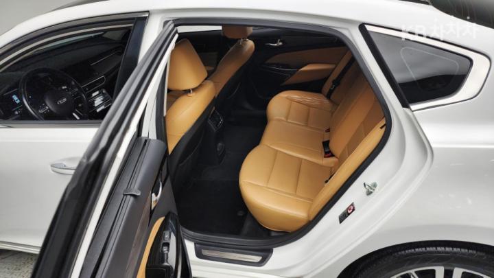Kia K7 Premier 2.5 GDi X Edition 9