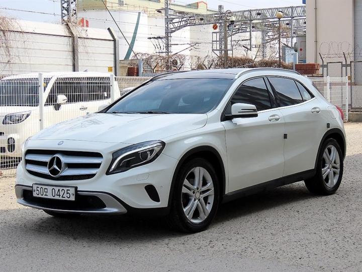 Mercedes-Benz GLA-Class X156 GLA200 d 4 Matic 3
