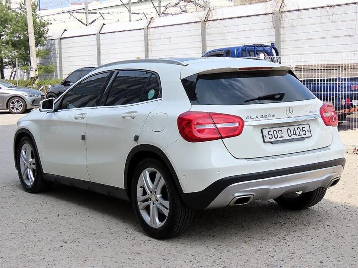 Mercedes-Benz GLA-Class X156 GLA200 d 4 Matic 4