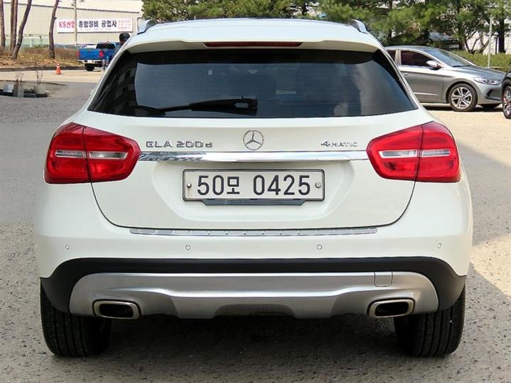 Mercedes-Benz GLA-Class X156 GLA200 d 4 Matic 5