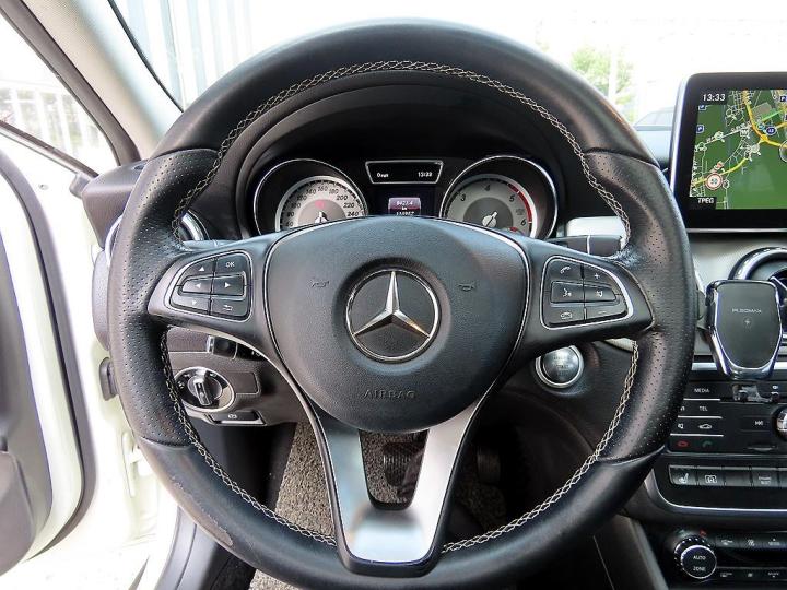 Mercedes-Benz GLA-Class X156 GLA200 d 4 Matic 9