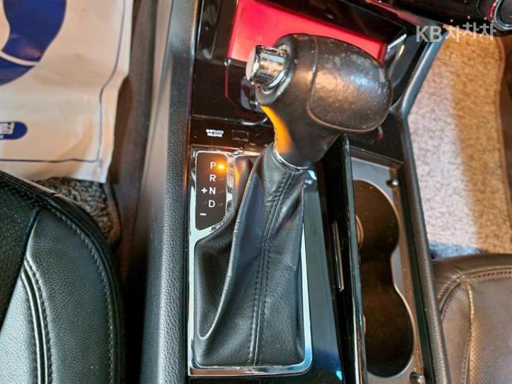 Kia K7 LPI VG270 Luxury 9