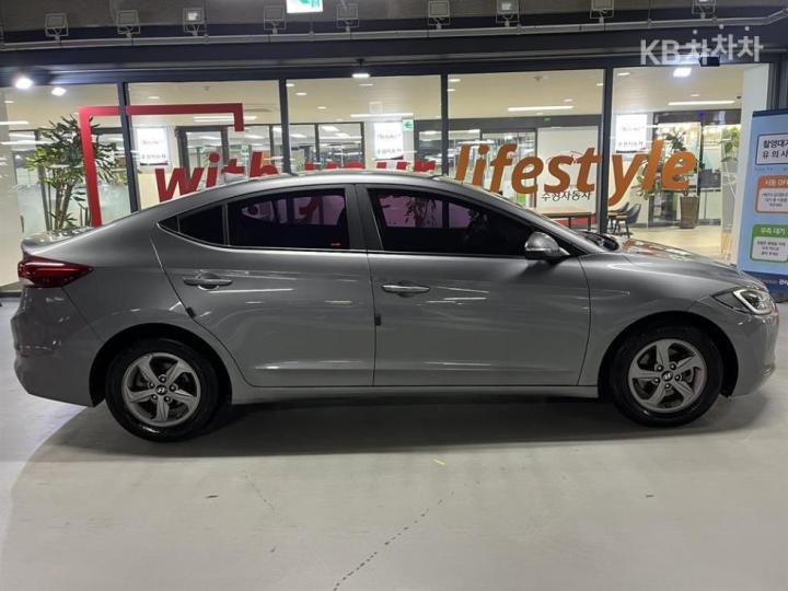 Hyundai Avante AD 1.6 GDi Smart 4