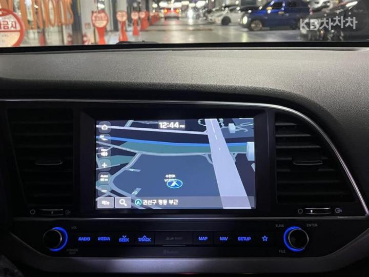 Hyundai Avante AD 1.6 GDi Smart 9