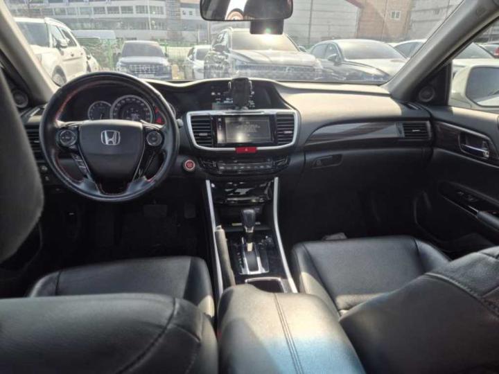 Honda Accord 2.4 Sedan EX-L CVT 10