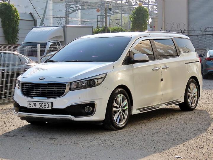 Kia Carnival 2.2 Diesel Prestige 3
