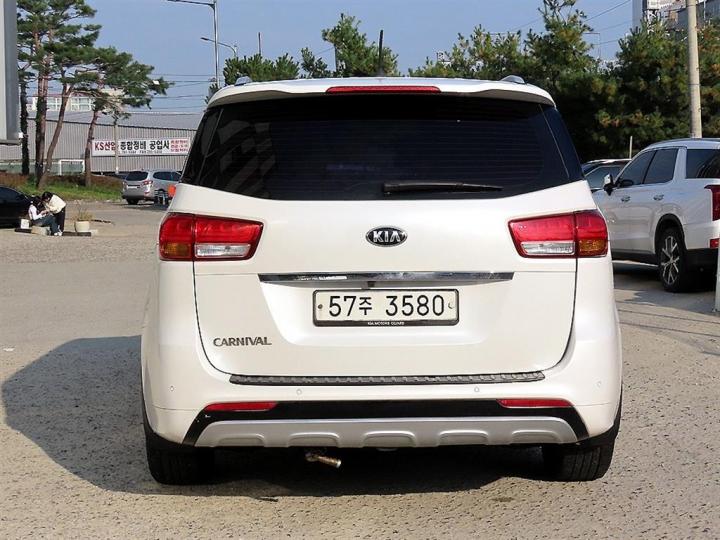 Kia Carnival 2.2 Diesel Prestige 5
