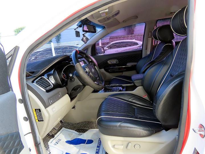 Kia Carnival 2.2 Diesel Prestige 6