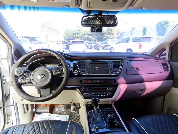 Kia Carnival 2.2 Diesel Prestige 8