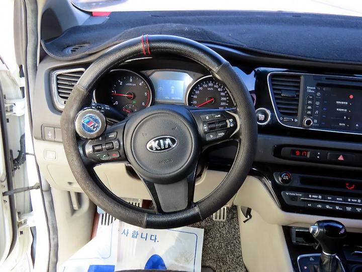 Kia Carnival 2.2 Diesel Prestige 9