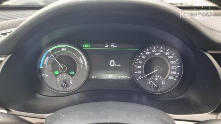 Kia K7 Hybrid Prestige Base Type 9