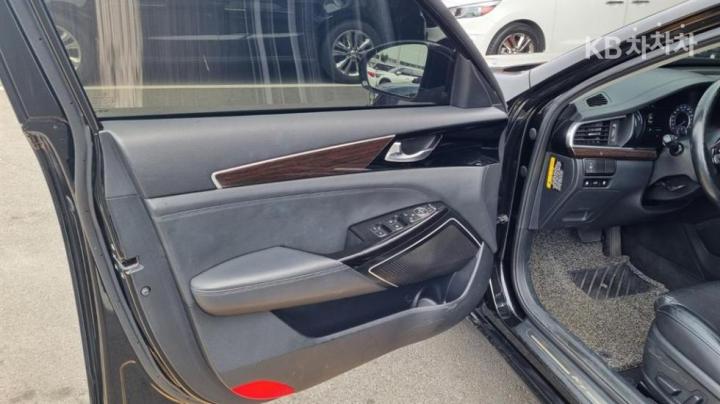 Kia K7 Hybrid Prestige Base Type 10