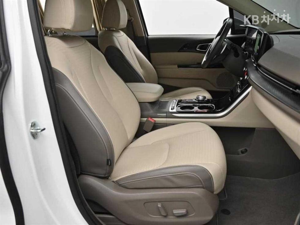 2022 - kia carnival