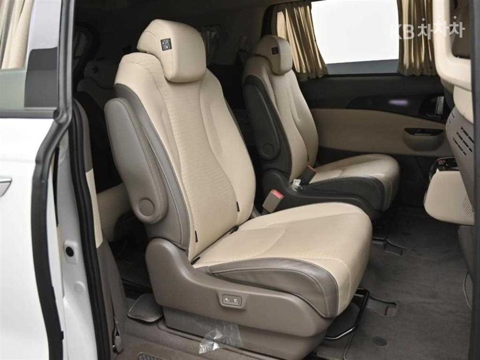 2022 - kia carnival