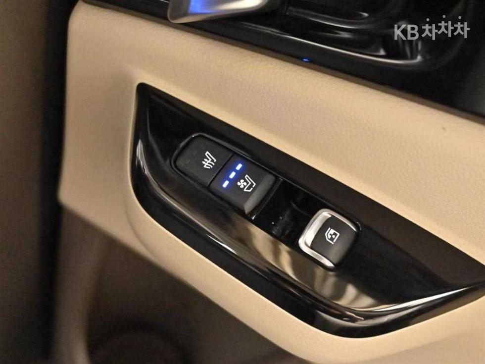 2022 - kia carnival