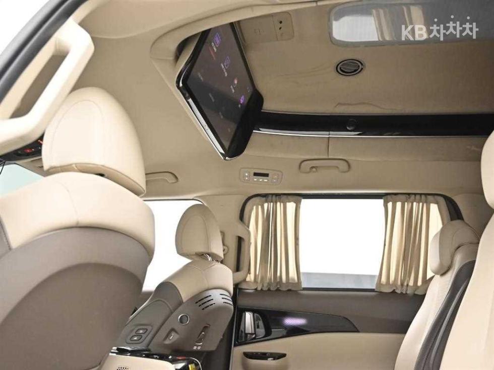 2022 - kia carnival