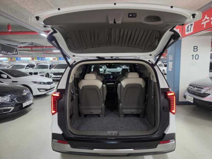 Kia Carnival High Limousine G3.5 GDI Signature 8